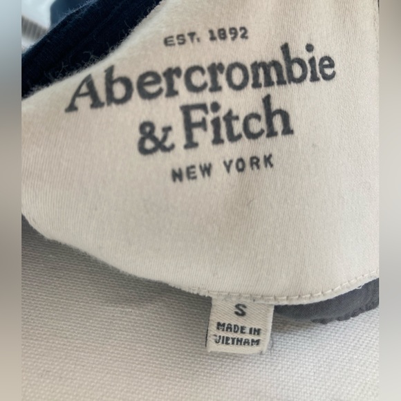 Abercrombie and Fitch small size top (oversized) - Picture 5 of 6